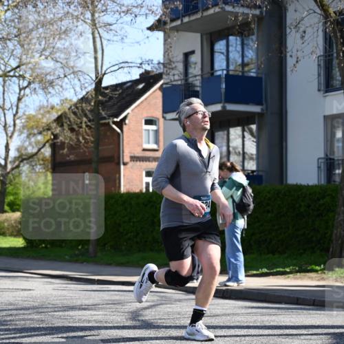 12.04.2026 - 45. Internationalen Wilhelmsburger Insellauf J. Mangold http://msf.ph/oto/9465016 12.04.2026 10:56:36 Ziel 4158, 2133, 2754, 4155, 2795, 3917, 5319, 5352, 2915, 3224, 4654, 3059, 3187, 4448, 2912, 2913, 4927, 2791, 2067, 4321, 2744, 5508, 4388, 2579, 2579, 2458, 5845, 5844, 5701 meine-sportfotos.de