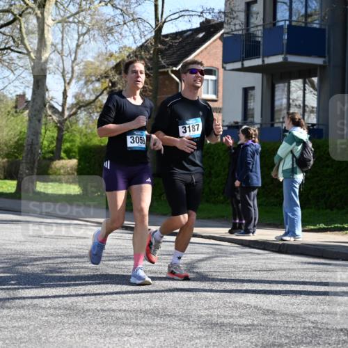 12.04.2026 - 45. Internationalen Wilhelmsburger Insellauf J. Mangold http://msf.ph/oto/9465024 12.04.2026 10:56:41 Ziel 2795, 3917, 5319, 5352, 2915, 3224, 4654, 3059, 3187, 4448, 2912, 2913, 4927, 2791, 2067, 4321, 2744, 5508, 4388, 2579, 2458, 5845, 5844, 5701 meine-sportfotos.de