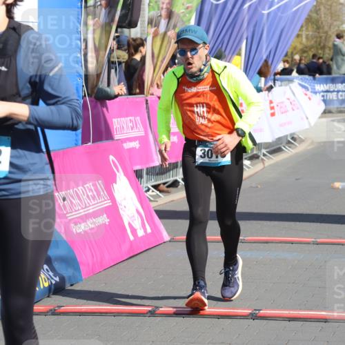 12.04.2026 - 45. Internationalen Wilhelmsburger Insellauf Strokosch-Dieckow http://msf.ph/oto/9465025 12.04.2026 11:14:56 Ziel 3343, 2452, 3018, 2424 meine-sportfotos.de
