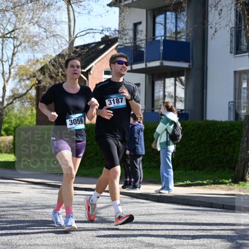 12.04.2026 - 45. Internationalen Wilhelmsburger Insellauf J. Mangold http://msf.ph/oto/9465028 12.04.2026 10:56:41 Ziel 2795, 3917, 5319, 5352, 2915, 3224, 4654, 3059, 3187, 4448, 2912, 2913, 4927, 2791, 2067, 4321, 2744, 5508, 4388, 2579, 2458, 5845, 5844, 5701 meine-sportfotos.de
