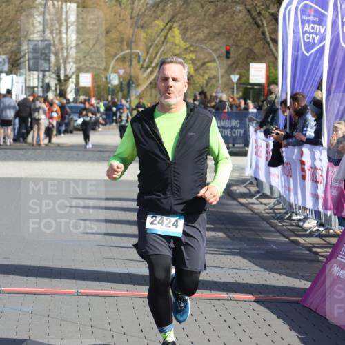12.04.2026 - 45. Internationalen Wilhelmsburger Insellauf Strokosch-Dieckow http://msf.ph/oto/9465040 12.04.2026 11:14:59 Ziel 3018, 2424 meine-sportfotos.de