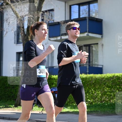 12.04.2026 - 45. Internationalen Wilhelmsburger Insellauf J. Mangold http://msf.ph/oto/9465053 12.04.2026 10:56:42 Ziel 2795, 3917, 5319, 5352, 2915, 3224, 4654, 3059, 3187, 4448, 2912, 2913, 4927, 2791, 2067, 4321, 2744, 5508, 4388, 2579, 2458, 5845, 5844, 5701 meine-sportfotos.de