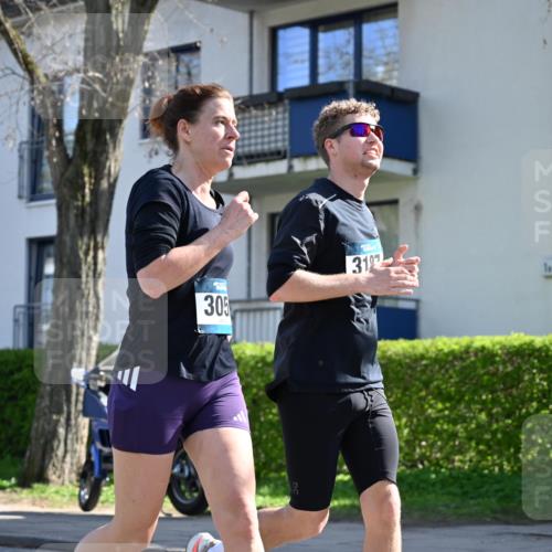 12.04.2026 - 45. Internationalen Wilhelmsburger Insellauf J. Mangold http://msf.ph/oto/9465054 12.04.2026 10:56:42 Ziel 2795, 3917, 5319, 5352, 2915, 3224, 4654, 3059, 3187, 4448, 2912, 2913, 4927, 2791, 2067, 4321, 2744, 5508, 4388, 2579, 2458, 5845, 5844, 5701 meine-sportfotos.de