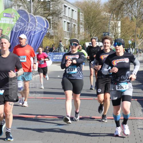 12.04.2026 - 45. Internationalen Wilhelmsburger Insellauf Strokosch-Dieckow http://msf.ph/oto/9465058 12.04.2026 10:57:25 Ziel 4927, 2791, 2067, 4321, 2744, 5508, 4388, 2579 meine-sportfotos.de