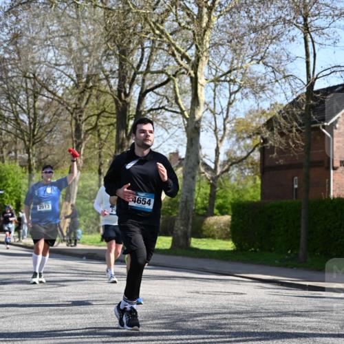 12.04.2026 - 45. Internationalen Wilhelmsburger Insellauf J. Mangold http://msf.ph/oto/9465060 12.04.2026 10:56:44 Ziel 3917, 5319, 5352, 2915, 3224, 4654, 3059, 3187, 4448, 2912, 2913, 4927, 2791, 2067, 4321, 2744, 2067, 4321, 2744, 5508, 4388, 2579, 2458, 5845, 5844, 5701 meine-sportfotos.de