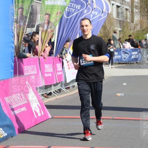 12.04.2026 - 45. Internationalen Wilhelmsburger Insellauf Strokosch-Dieckow http://msf.ph/oto/9465061 12.04.2026 11:15:06 Ziel 2565 meine-sportfotos.de