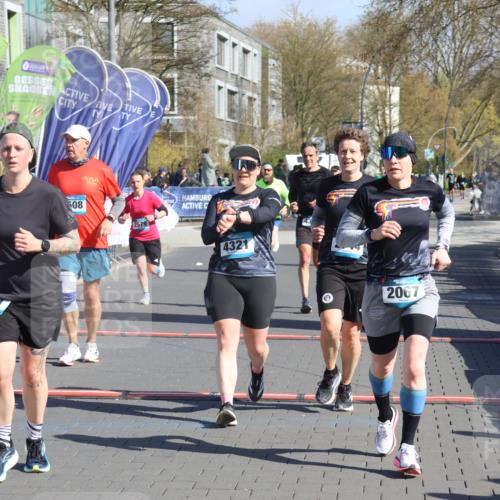 12.04.2026 - 45. Internationalen Wilhelmsburger Insellauf Strokosch-Dieckow http://msf.ph/oto/9465063 12.04.2026 10:57:25 Ziel 4927, 2791, 2067, 4321, 2744, 5508, 4388, 2579 meine-sportfotos.de