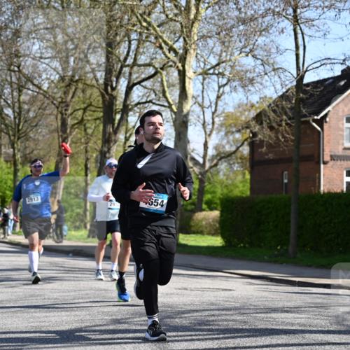 12.04.2026 - 45. Internationalen Wilhelmsburger Insellauf J. Mangold http://msf.ph/oto/9465066 12.04.2026 10:56:44 Ziel 3917, 5319, 5352, 2915, 3224, 4654, 3059, 3187, 4448, 2912, 2913, 4927, 2791, 2067, 4321, 2744, 2067, 4321, 2744, 5508, 4388, 2579, 2458, 5845, 5844, 5701 meine-sportfotos.de