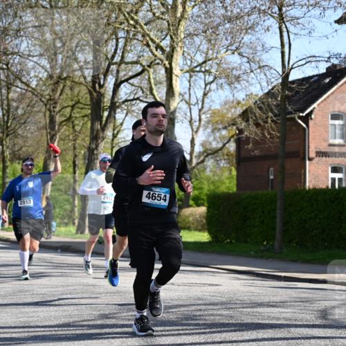 12.04.2026 - 45. Internationalen Wilhelmsburger Insellauf J. Mangold http://msf.ph/oto/9465069 12.04.2026 10:56:44 Ziel 3917, 5319, 5352, 2915, 3224, 4654, 3059, 3187, 4448, 2912, 2913, 4927, 2791, 2067, 4321, 2744, 2067, 4321, 2744, 5508, 4388, 2579, 2458, 5845, 5844, 5701 meine-sportfotos.de