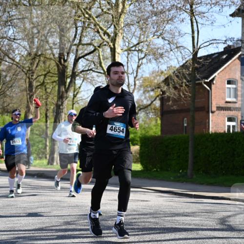 12.04.2026 - 45. Internationalen Wilhelmsburger Insellauf J. Mangold http://msf.ph/oto/9465070 12.04.2026 10:56:44 Ziel 3917, 5319, 5352, 2915, 3224, 4654, 3059, 3187, 4448, 2912, 2913, 4927, 2791, 2067, 4321, 2744, 2067, 4321, 2744, 5508, 4388, 2579, 2458, 5845, 5844, 5701 meine-sportfotos.de