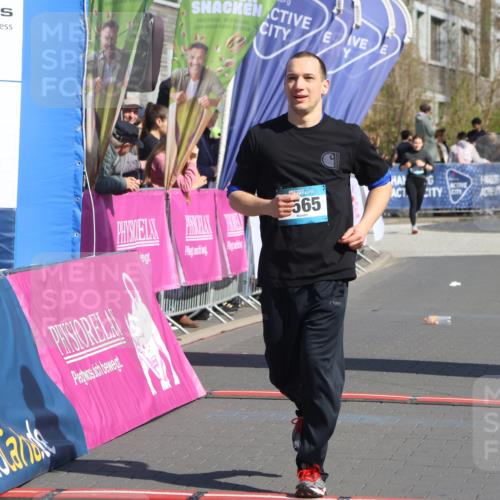 12.04.2026 - 45. Internationalen Wilhelmsburger Insellauf Strokosch-Dieckow http://msf.ph/oto/9465083 12.04.2026 11:15:07 Ziel 2565 meine-sportfotos.de