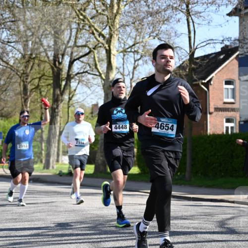 12.04.2026 - 45. Internationalen Wilhelmsburger Insellauf J. Mangold http://msf.ph/oto/9465085 12.04.2026 10:56:44 Ziel 3917, 5319, 5352, 2915, 3224, 4654, 3059, 3187, 4448, 2912, 2913, 4927, 2791, 2067, 4321, 2744, 2067, 4321, 2744, 5508, 4388, 2579, 2458, 5845, 5844, 5701 meine-sportfotos.de