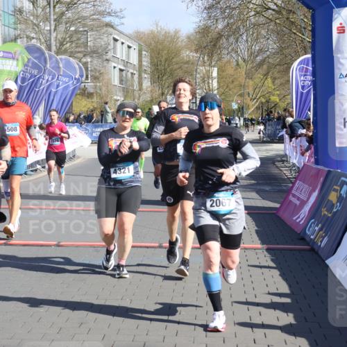 12.04.2026 - 45. Internationalen Wilhelmsburger Insellauf Strokosch-Dieckow http://msf.ph/oto/9465091 12.04.2026 10:57:25 Ziel 4927, 2791, 2067, 4321, 2744, 5508, 4388, 2579 meine-sportfotos.de