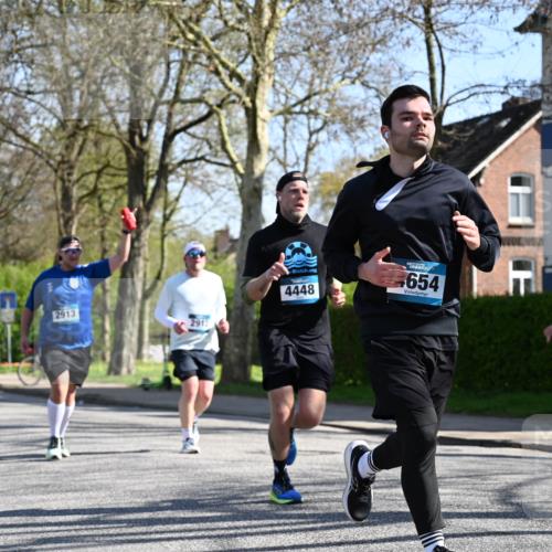 12.04.2026 - 45. Internationalen Wilhelmsburger Insellauf J. Mangold http://msf.ph/oto/9465093 12.04.2026 10:56:44 Ziel 3917, 5319, 5352, 2915, 3224, 4654, 3059, 3187, 4448, 2912, 2913, 4927, 2791, 2067, 4321, 2744, 2067, 4321, 2744, 5508, 4388, 2579, 2458, 5845, 5844, 5701 meine-sportfotos.de