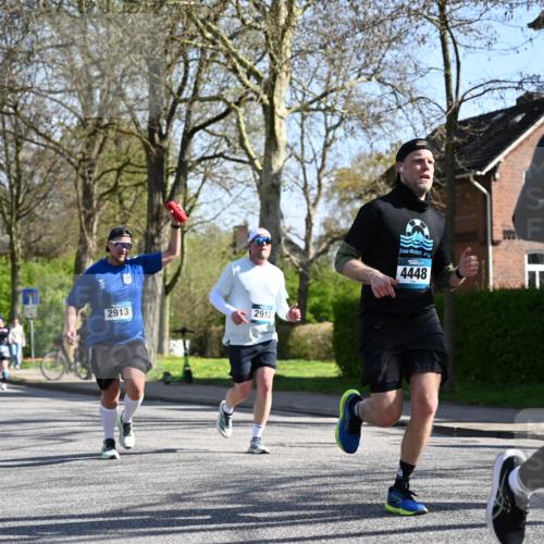 12.04.2026 - 45. Internationalen Wilhelmsburger Insellauf J. Mangold http://msf.ph/oto/9465109 12.04.2026 10:56:45 Ziel 5319, 5352, 2915, 3224, 4654, 3059, 3187, 4448, 2912, 2913, 4927, 2791, 2067, 4321, 2744, 5508, 5508, 4388, 2579, 2458, 5845, 5844, 5701 meine-sportfotos.de