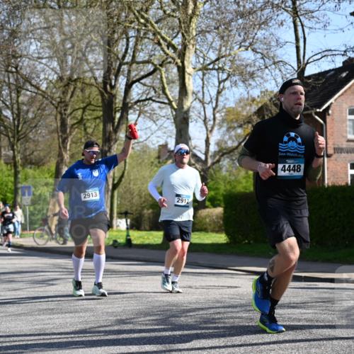 12.04.2026 - 45. Internationalen Wilhelmsburger Insellauf J. Mangold http://msf.ph/oto/9465111 12.04.2026 10:56:45 Ziel 5319, 5352, 2915, 3224, 4654, 3059, 3187, 4448, 2912, 2913, 4927, 2791, 2067, 4321, 2744, 5508, 5508, 4388, 2579, 2458, 5845, 5844, 5701 meine-sportfotos.de