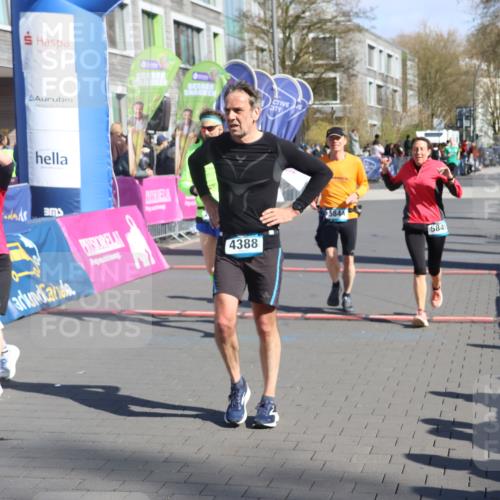 12.04.2026 - 45. Internationalen Wilhelmsburger Insellauf Strokosch-Dieckow http://msf.ph/oto/9465117 12.04.2026 10:57:31 Ziel 4388, 2579, 2458, 5845, 5844 meine-sportfotos.de