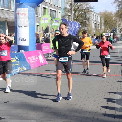 12.04.2026 - 45. Internationalen Wilhelmsburger Insellauf Strokosch-Dieckow http://msf.ph/oto/9465124 12.04.2026 10:57:31 Ziel 4388, 2579, 2458, 5845, 5844 meine-sportfotos.de