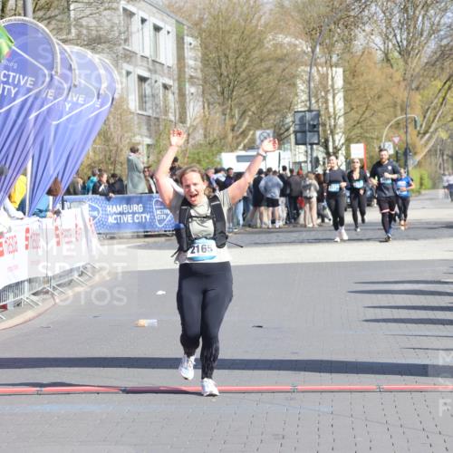 12.04.2026 - 45. Internationalen Wilhelmsburger Insellauf Strokosch-Dieckow http://msf.ph/oto/9465162 12.04.2026 11:15:24 Ziel 2165 meine-sportfotos.de