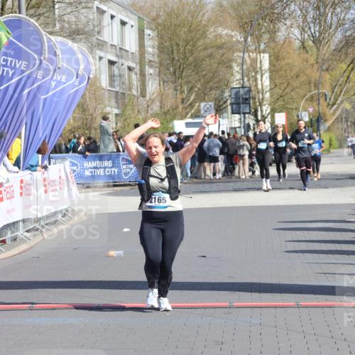 12.04.2026 - 45. Internationalen Wilhelmsburger Insellauf Strokosch-Dieckow http://msf.ph/oto/9465168 12.04.2026 11:15:24 Ziel 2165 meine-sportfotos.de