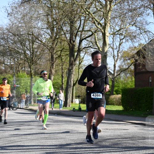 12.04.2026 - 45. Internationalen Wilhelmsburger Insellauf J. Mangold http://msf.ph/oto/9465177 12.04.2026 10:56:58 Ziel 2912, 2913, 4927, 2791, 2067, 4321, 2744, 5508, 4388, 2579, 2458, 5845, 5844, 5701, 4368, 2441, 5243 meine-sportfotos.de