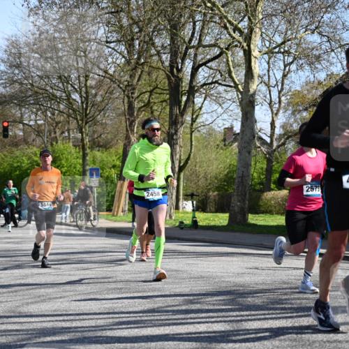 12.04.2026 - 45. Internationalen Wilhelmsburger Insellauf J. Mangold http://msf.ph/oto/9465191 12.04.2026 10:56:59 Ziel 2912, 2913, 4927, 2791, 2067, 4321, 2744, 5508, 4388, 2579, 2458, 5845, 5844, 5701, 4368, 2441, 5243 meine-sportfotos.de