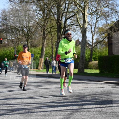 12.04.2026 - 45. Internationalen Wilhelmsburger Insellauf J. Mangold http://msf.ph/oto/9465194 12.04.2026 10:56:59 Ziel 2912, 2913, 4927, 2791, 2067, 4321, 2744, 5508, 4388, 2579, 2458, 5845, 5844, 5701, 4368, 2441, 5243 meine-sportfotos.de