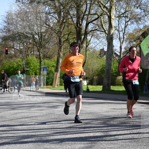 12.04.2026 - 45. Internationalen Wilhelmsburger Insellauf J. Mangold http://msf.ph/oto/9465205 12.04.2026 10:57:00 Ziel 2912, 2913, 4927, 2791, 2067, 4321, 2744, 5508, 4388, 2579, 2458, 5845, 5844, 5701, 5701, 4368, 4368, 2441, 5243 meine-sportfotos.de