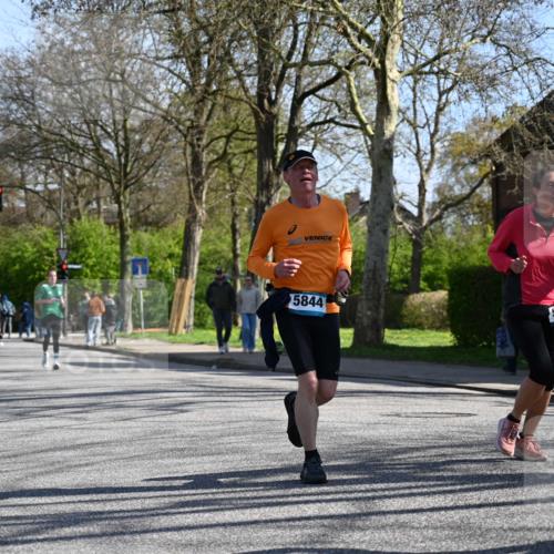 12.04.2026 - 45. Internationalen Wilhelmsburger Insellauf J. Mangold http://msf.ph/oto/9465213 12.04.2026 10:57:01 Ziel 2912, 2913, 4927, 2791, 2067, 4321, 2744, 5508, 4388, 2579, 2458, 5845, 5844, 5701, 4368, 2441, 5243, 3798 meine-sportfotos.de