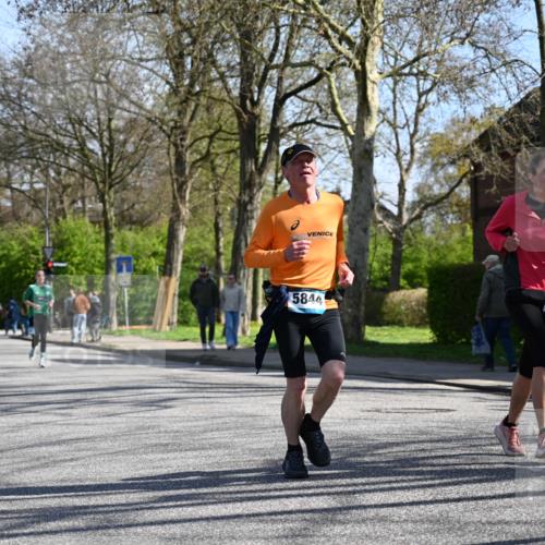 12.04.2026 - 45. Internationalen Wilhelmsburger Insellauf J. Mangold http://msf.ph/oto/9465215 12.04.2026 10:57:01 Ziel 2912, 2913, 4927, 2791, 2067, 4321, 2744, 5508, 4388, 2579, 2458, 5845, 5844, 5701, 4368, 2441, 5243, 3798 meine-sportfotos.de