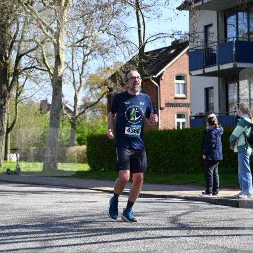 12.04.2026 - 45. Internationalen Wilhelmsburger Insellauf J. Mangold http://msf.ph/oto/9465225 12.04.2026 10:57:22 Ziel 5701, 4368, 2441, 5243, 3798, 2861, 2861, 3340, 2847, 4339, 3179, 3753, 4947, 3754, 5362, 4157, 2164, 4120, 2283, 2228, 4396 meine-sportfotos.de