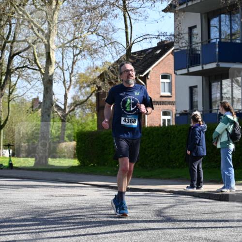 12.04.2026 - 45. Internationalen Wilhelmsburger Insellauf J. Mangold http://msf.ph/oto/9465226 12.04.2026 10:57:22 Ziel 5701, 4368, 2441, 5243, 3798, 2861, 2861, 3340, 2847, 4339, 3179, 3753, 4947, 3754, 5362, 4157, 2164, 4120, 2283, 2228, 4396 meine-sportfotos.de