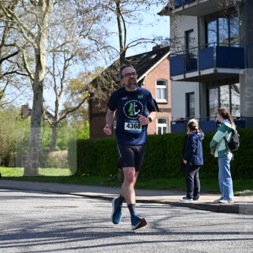 12.04.2026 - 45. Internationalen Wilhelmsburger Insellauf J. Mangold http://msf.ph/oto/9465229 12.04.2026 10:57:22 Ziel 5701, 4368, 2441, 5243, 3798, 2861, 2861, 3340, 2847, 4339, 3179, 3753, 4947, 3754, 5362, 4157, 2164, 4120, 2283, 2228, 4396 meine-sportfotos.de