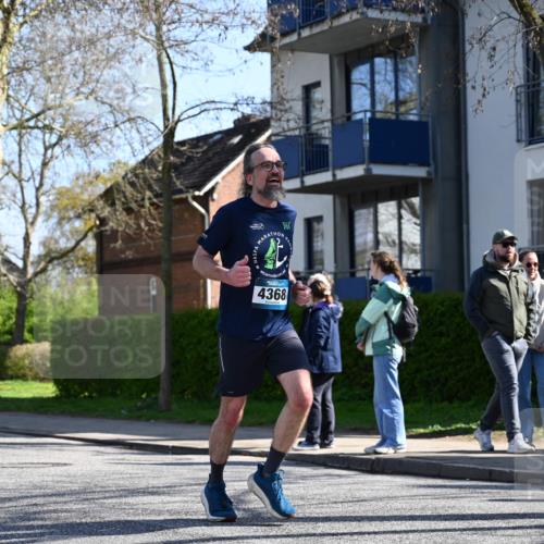 12.04.2026 - 45. Internationalen Wilhelmsburger Insellauf J. Mangold http://msf.ph/oto/9465235 12.04.2026 10:57:22 Ziel 5701, 4368, 2441, 5243, 3798, 2861, 2861, 3340, 2847, 4339, 3179, 3753, 4947, 3754, 5362, 4157, 2164, 4120, 2283, 2228, 4396 meine-sportfotos.de