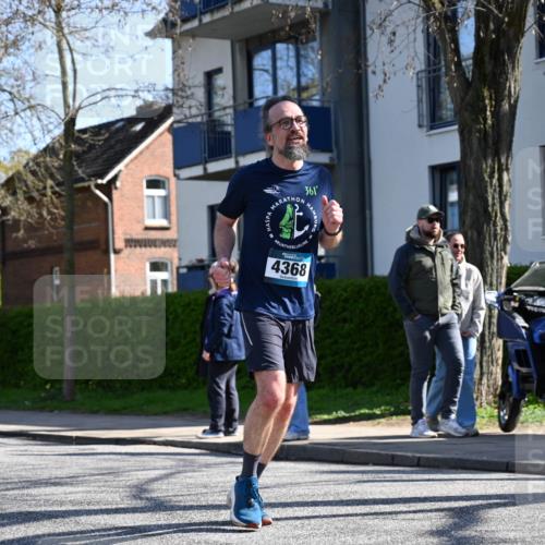 12.04.2026 - 45. Internationalen Wilhelmsburger Insellauf J. Mangold http://msf.ph/oto/9465242 12.04.2026 10:57:23 Ziel 5701, 4368, 2441, 5243, 3798, 2861, 3340, 3340, 2847, 4339, 3179, 3753, 4947, 3754, 5362, 4157, 2164, 4120, 2283, 2228, 4396 meine-sportfotos.de