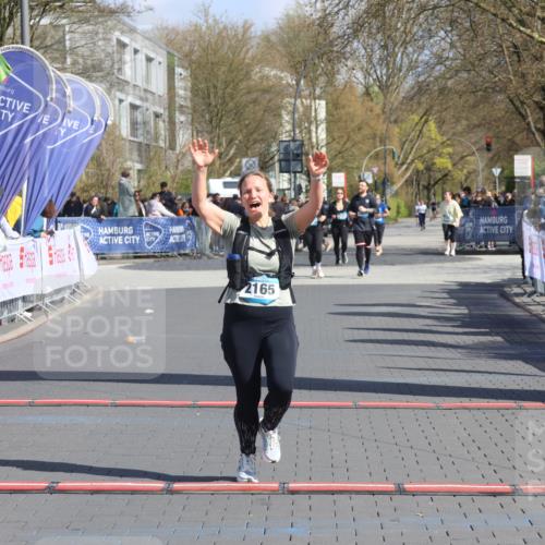 12.04.2026 - 45. Internationalen Wilhelmsburger Insellauf Strokosch-Dieckow http://msf.ph/oto/9465284 12.04.2026 11:15:25 Ziel 2165 meine-sportfotos.de