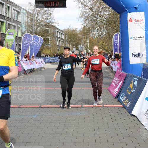 12.04.2026 - 45. Internationalen Wilhelmsburger Insellauf Strokosch-Dieckow http://msf.ph/oto/9465285 12.04.2026 13:13:21 Ziel 2274, 4919, 4720, 4721, 2998, 4693 meine-sportfotos.de