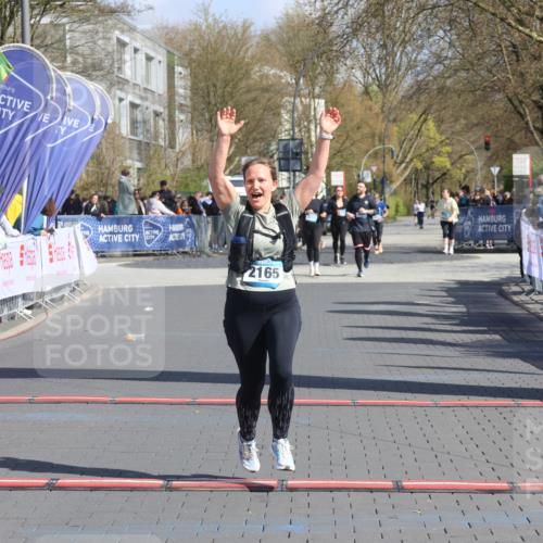 12.04.2026 - 45. Internationalen Wilhelmsburger Insellauf Strokosch-Dieckow http://msf.ph/oto/9465288 12.04.2026 11:15:25 Ziel 2165 meine-sportfotos.de