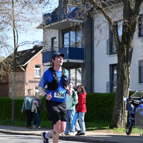 12.04.2026 - 45. Internationalen Wilhelmsburger Insellauf J. Mangold http://msf.ph/oto/9465290 12.04.2026 10:57:36 Ziel 4368, 2441, 5243, 3798, 2861, 3340, 2847, 4339, 3179, 3753, 4947, 3754, 5362, 4157, 2164, 4120, 2283, 2228, 4396, 3997, 2818, 3257, 2499, 2194, 2900 meine-sportfotos.de