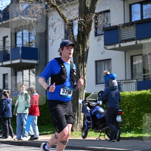 12.04.2026 - 45. Internationalen Wilhelmsburger Insellauf J. Mangold http://msf.ph/oto/9465299 12.04.2026 10:57:36 Ziel 4368, 2441, 5243, 3798, 2861, 3340, 2847, 4339, 3179, 3753, 4947, 3754, 5362, 4157, 2164, 4120, 2283, 2228, 4396, 3997, 2818, 3257, 2499, 2194, 2900 meine-sportfotos.de