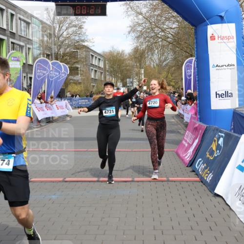 12.04.2026 - 45. Internationalen Wilhelmsburger Insellauf Strokosch-Dieckow http://msf.ph/oto/9465300 12.04.2026 13:13:21 Ziel 2274, 4919, 4720, 4721, 2998, 4693 meine-sportfotos.de