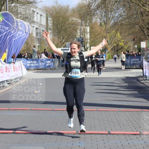 12.04.2026 - 45. Internationalen Wilhelmsburger Insellauf Strokosch-Dieckow http://msf.ph/oto/9465302 12.04.2026 11:15:25 Ziel 2165 meine-sportfotos.de