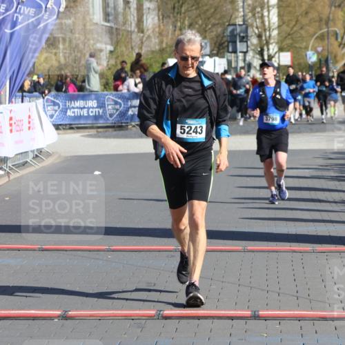 12.04.2026 - 45. Internationalen Wilhelmsburger Insellauf Strokosch-Dieckow http://msf.ph/oto/9465304 12.04.2026 10:58:01 Ziel 2441, 5243, 3798 meine-sportfotos.de