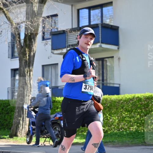 12.04.2026 - 45. Internationalen Wilhelmsburger Insellauf J. Mangold http://msf.ph/oto/9465307 12.04.2026 10:57:37 Ziel 4368, 2441, 5243, 3798, 2861, 3340, 2847, 2847, 4339, 3179, 3753, 4947, 3754, 5362, 4157, 2164, 4120, 2283, 2228, 4396, 3997, 2818, 3257, 2499, 2194, 2900, 3260 meine-sportfotos.de