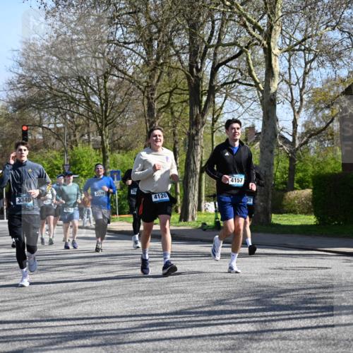 12.04.2026 - 45. Internationalen Wilhelmsburger Insellauf J. Mangold http://msf.ph/oto/9465313 12.04.2026 10:57:43 Ziel 2441, 5243, 3798, 2861, 3340, 2847, 4339, 3179, 3753, 4947, 3754, 5362, 4157, 2164, 4120, 2283, 2228, 2228, 4396, 3997, 2818, 3257, 3257, 2499, 2194, 2900, 3260, 3568, 4352, 4215, 4394 meine-sportfotos.de