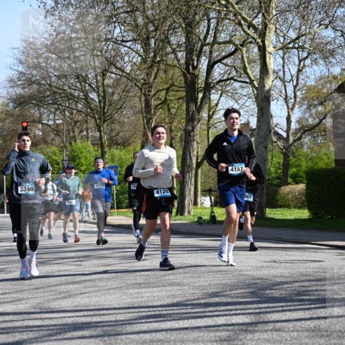 12.04.2026 - 45. Internationalen Wilhelmsburger Insellauf J. Mangold http://msf.ph/oto/9465314 12.04.2026 10:57:43 Ziel 2441, 5243, 3798, 2861, 3340, 2847, 4339, 3179, 3753, 4947, 3754, 5362, 4157, 2164, 4120, 2283, 2228, 2228, 4396, 3997, 2818, 3257, 3257, 2499, 2194, 2900, 3260, 3568, 4352, 4215, 4394 meine-sportfotos.de