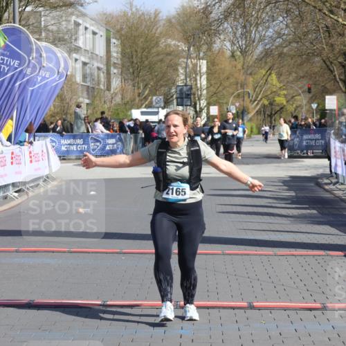 12.04.2026 - 45. Internationalen Wilhelmsburger Insellauf Strokosch-Dieckow http://msf.ph/oto/9465316 12.04.2026 11:15:26 Ziel 2165 meine-sportfotos.de