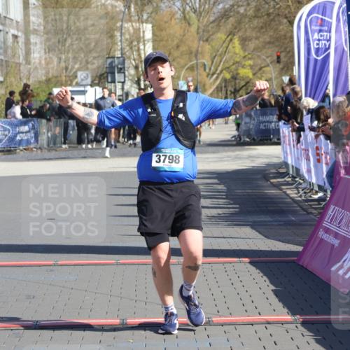 12.04.2026 - 45. Internationalen Wilhelmsburger Insellauf Strokosch-Dieckow http://msf.ph/oto/9465326 12.04.2026 10:58:06 Ziel 3798 meine-sportfotos.de