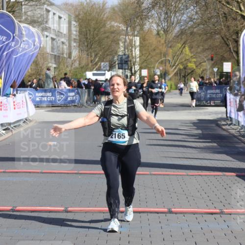 12.04.2026 - 45. Internationalen Wilhelmsburger Insellauf Strokosch-Dieckow http://msf.ph/oto/9465328 12.04.2026 11:15:26 Ziel 2165 meine-sportfotos.de
