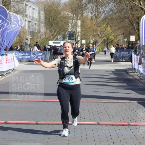 12.04.2026 - 45. Internationalen Wilhelmsburger Insellauf Strokosch-Dieckow http://msf.ph/oto/9465333 12.04.2026 11:15:26 Ziel 2165 meine-sportfotos.de